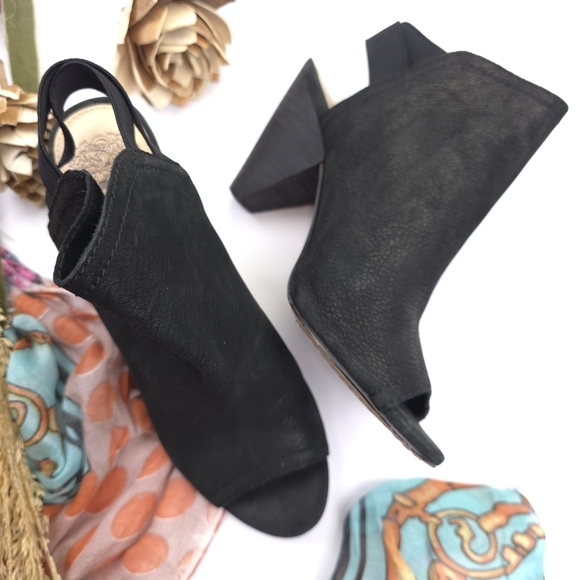 Vince Camuto Black Peep-Toe Ankle Boots Size 7 - Picture 3 of 10